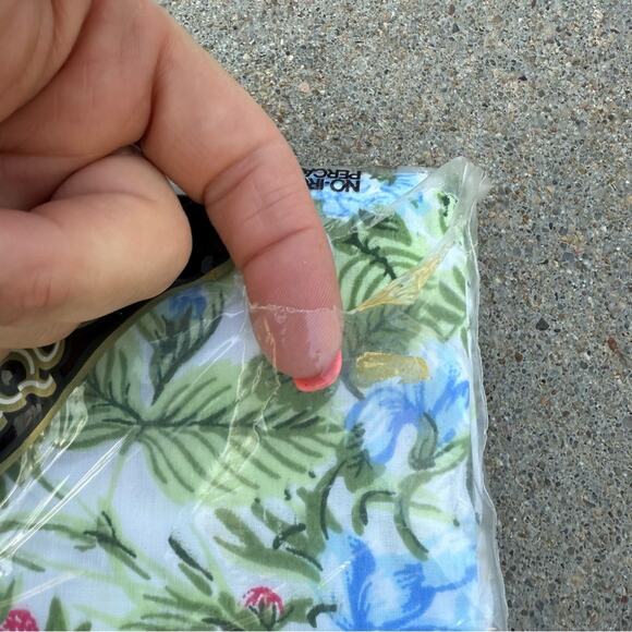 VTG Pequot Spring Floral Standard Size Pillow Cases TWO New in Package - Picture 2 of 5